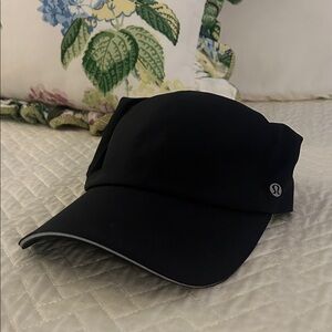 Black lululemon active hat